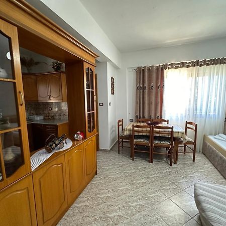 Albi'S Guesthouse Ksamil Bagian luar foto