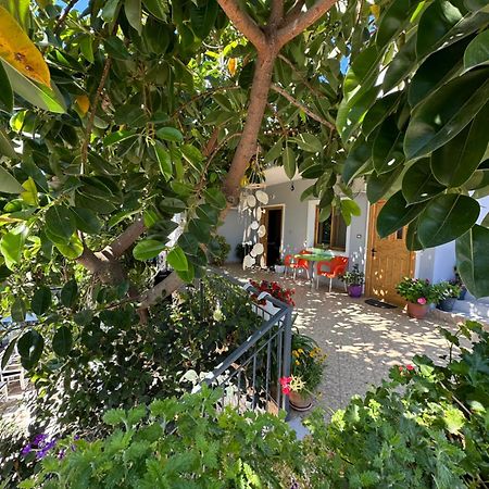 Albi'S Guesthouse Ksamil Bagian luar foto