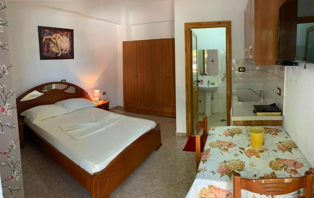 Albi'S Guesthouse Ksamil Bagian luar foto