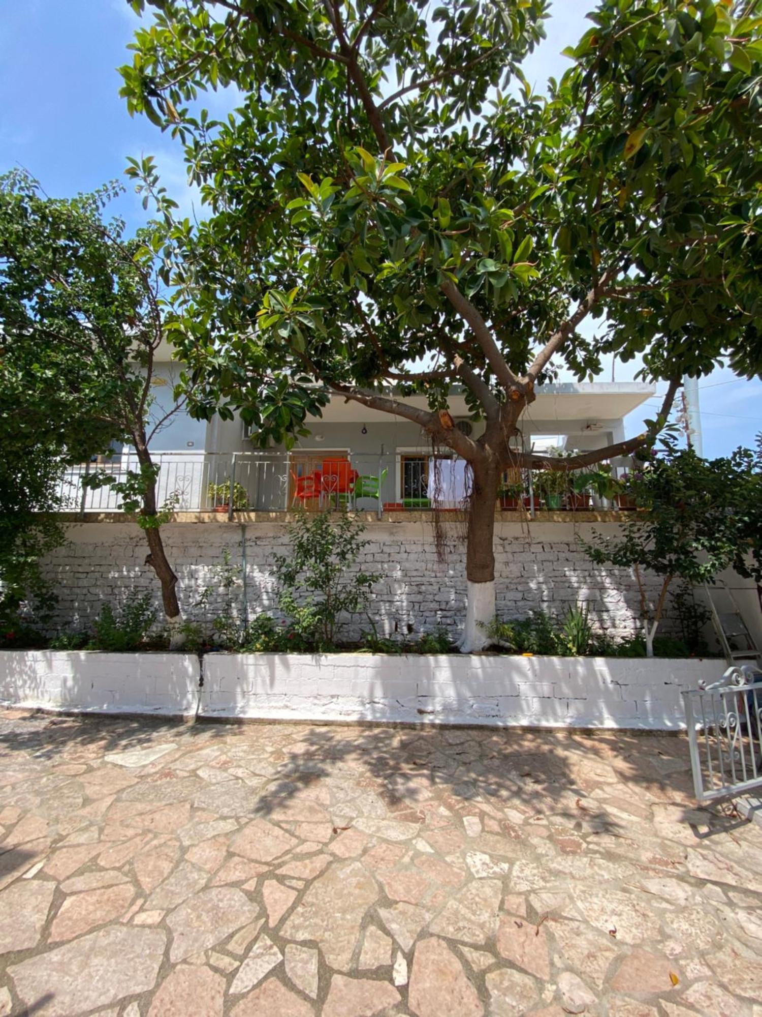 Albi'S Guesthouse Ksamil Bagian luar foto
