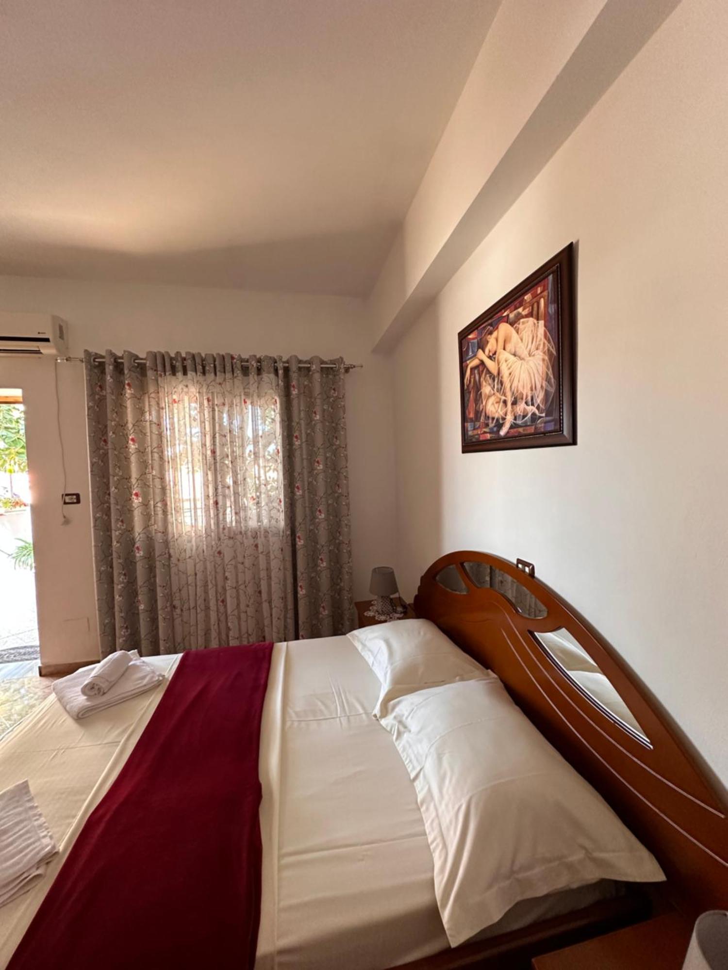 Albi'S Guesthouse Ksamil Bagian luar foto