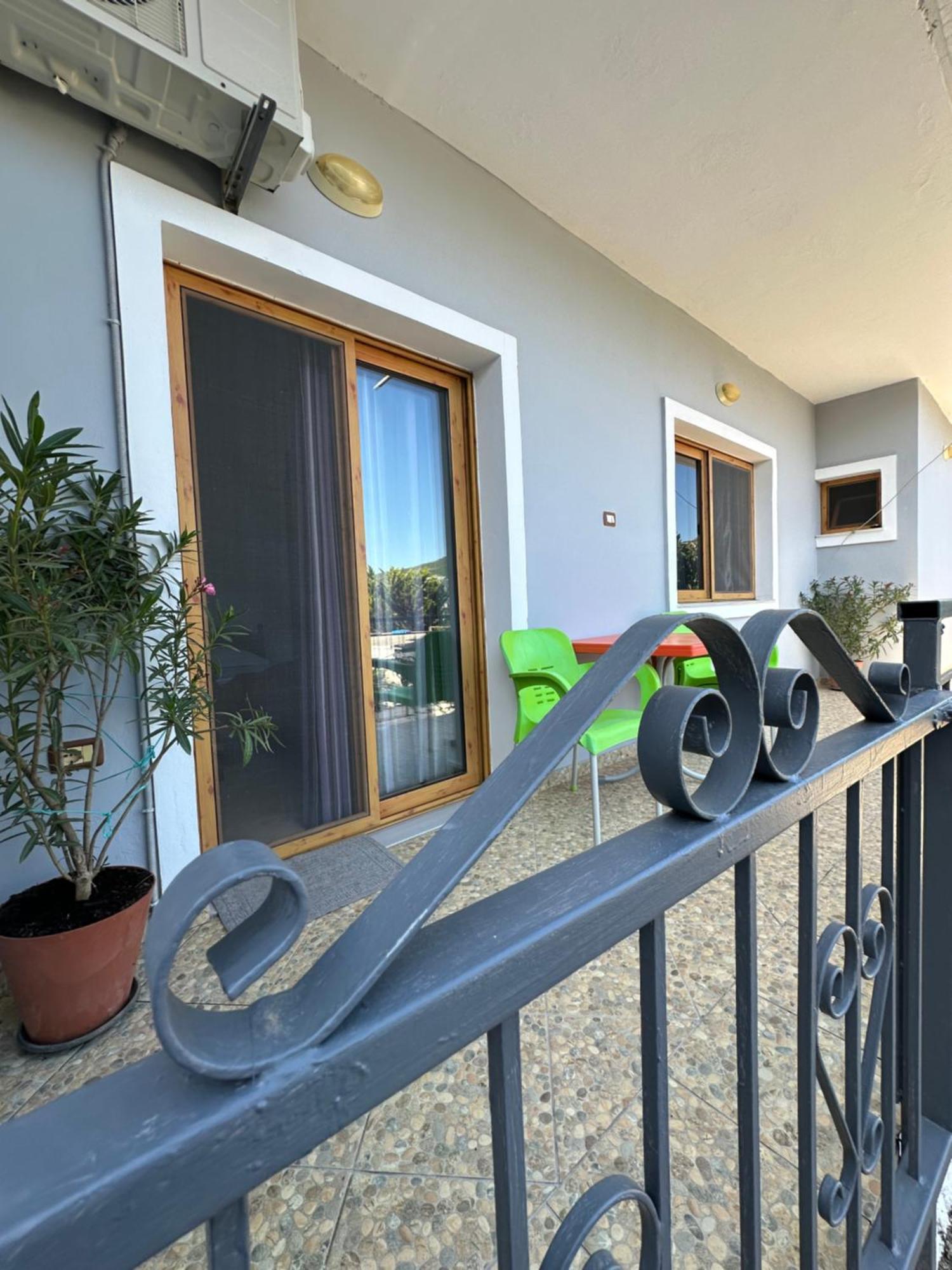 Albi'S Guesthouse Ksamil Bagian luar foto